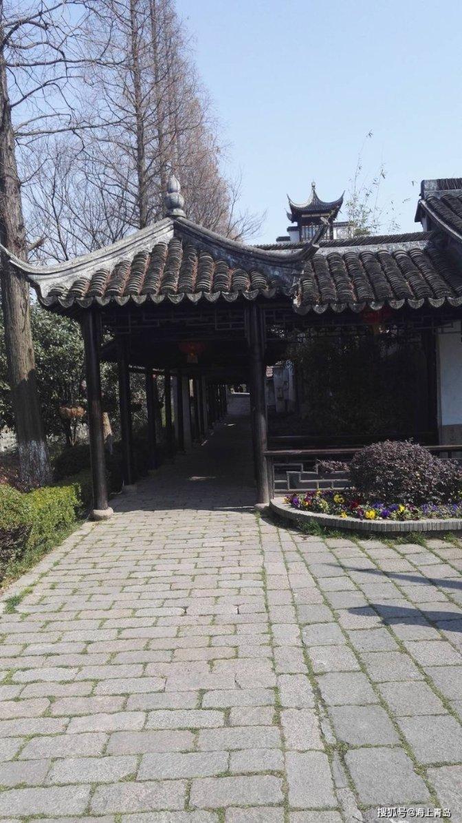 中心召开退休干部通报会